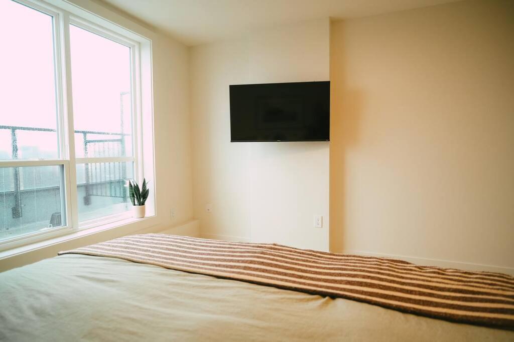 Апартаменты Chic Cozy Retreat - 2Br - Stunning North End Views Галифакс Экстерьер фото