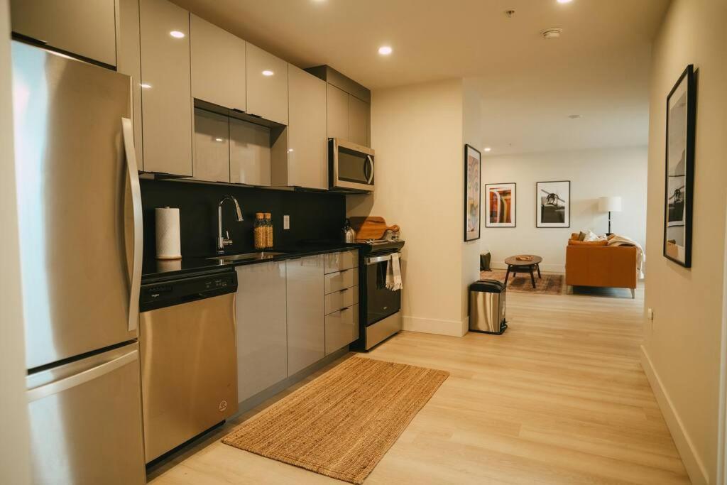 Апартаменты Chic Cozy Retreat - 2Br - Stunning North End Views Галифакс Экстерьер фото
